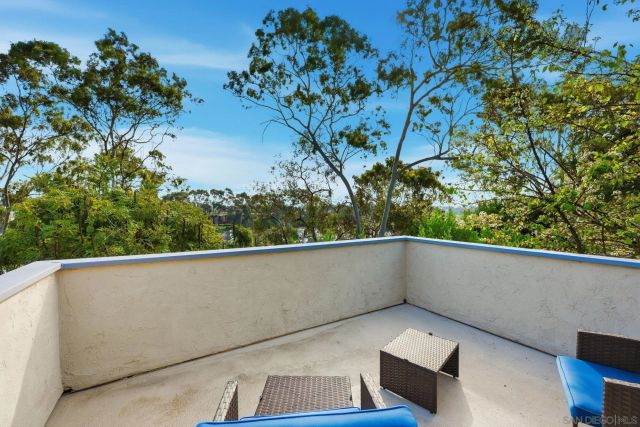 8963 Caminito Fresco, La Jolla, CA 92037