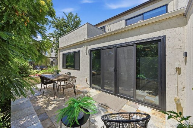 8963 Caminito Fresco, La Jolla, CA 92037