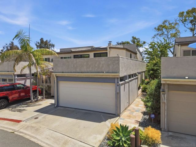 8963 Caminito Fresco, La Jolla, CA 92037