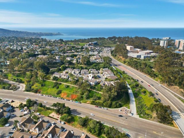 8963 Caminito Fresco, La Jolla, CA 92037