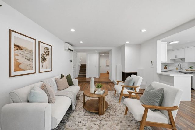 8963 Caminito Fresco, La Jolla, CA 92037