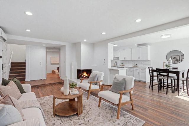 8963 Caminito Fresco, La Jolla, CA 92037