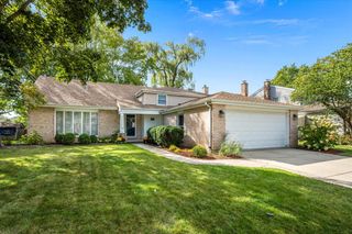 1145 Weeping Willow Lane, Libertyville, IL 60048
