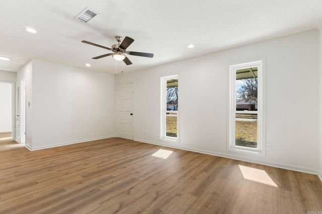 114 Overland Trail, Jacksonville, AR 72076