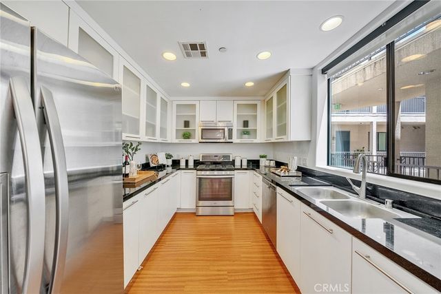 230 S Jackson 206, Glendale, CA 91205