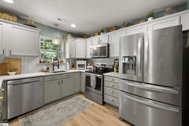 43 Summerdale Drive, Taylors, SC 29687