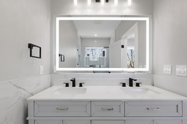 59 Packards Ln 1, Quincy, MA 02169