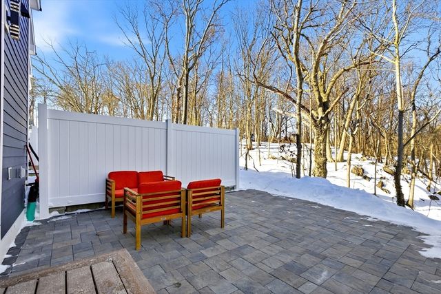 59 Packards Ln 1, Quincy, MA 02169