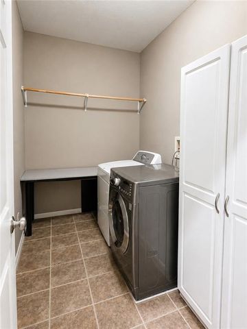 21871 W 116th Place, Olathe, KS 66061