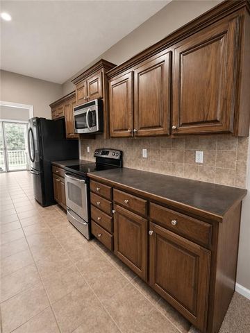 21871 W 116th Place, Olathe, KS 66061