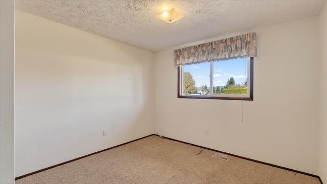 5923 W Tepee Ct, Spokane, WA 99208