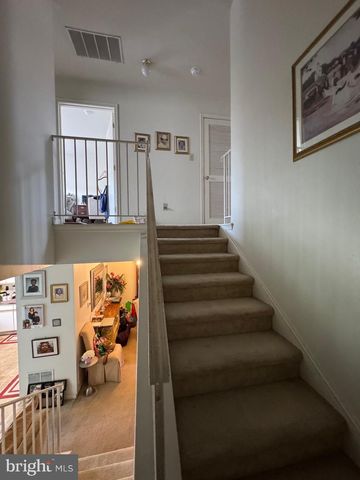 3 DEWBERRY LN, Delran, NJ 08075