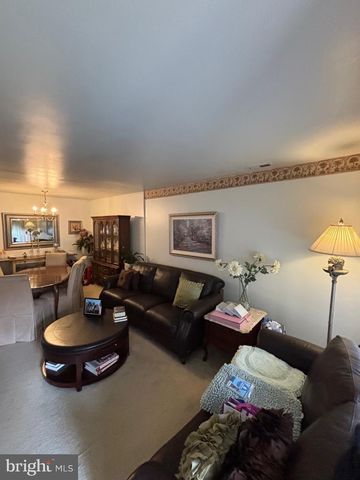 3 DEWBERRY LN, Delran, NJ 08075