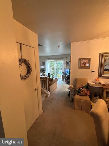 3 DEWBERRY LN, Delran, NJ 08075