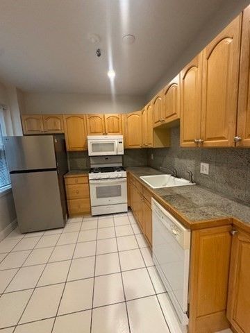 2001 Commonwealth Avenue 25, Boston, MA 02135