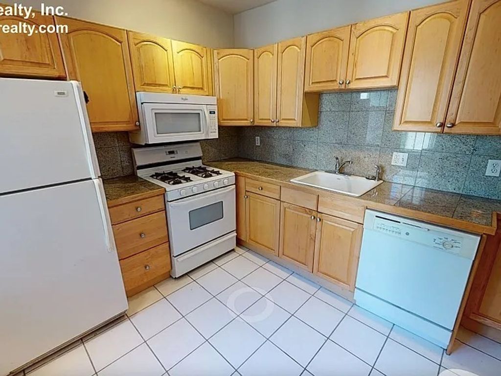 2001 Commonwealth Avenue 25, Boston, MA 02135