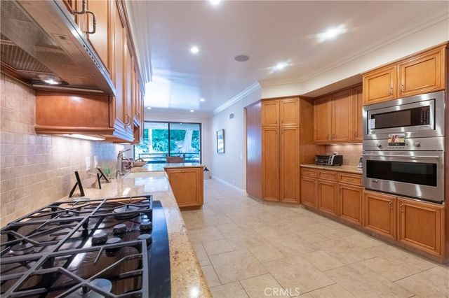 4774 Park Encino 206, Encino, CA 91436