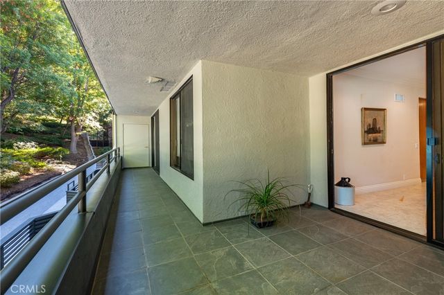 4774 Park Encino 206, Encino, CA 91436