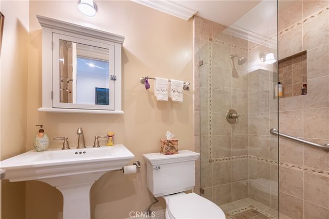 4774 Park Encino 206, Encino, CA 91436