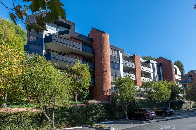 4774 Park Encino 206, Encino, CA 91436