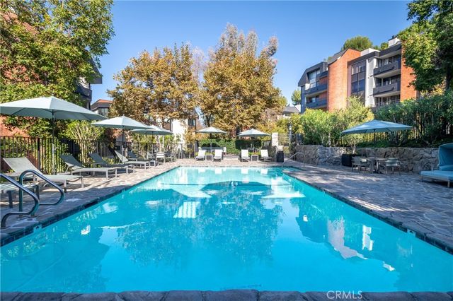 4774 Park Encino 206, Encino, CA 91436