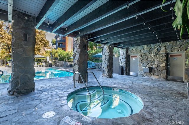 4774 Park Encino 206, Encino, CA 91436