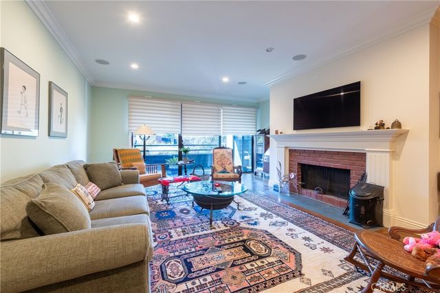 4774 Park Encino 206, Encino, CA 91436