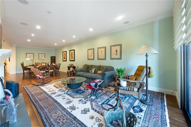 4774 Park Encino 206, Encino, CA 91436