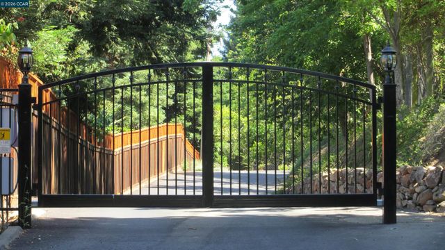 Lark Ln, Alamo, CA 94507