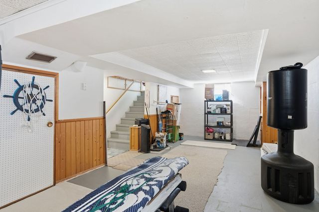 33 Blackhawk Hills Court, Rock Island, IL 61201