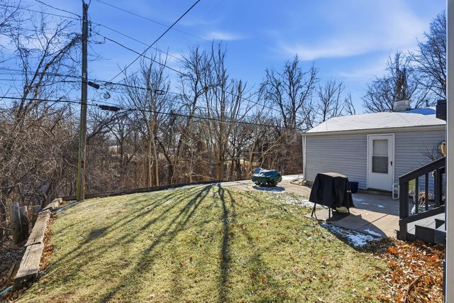 33 Blackhawk Hills Court, Rock Island, IL 61201