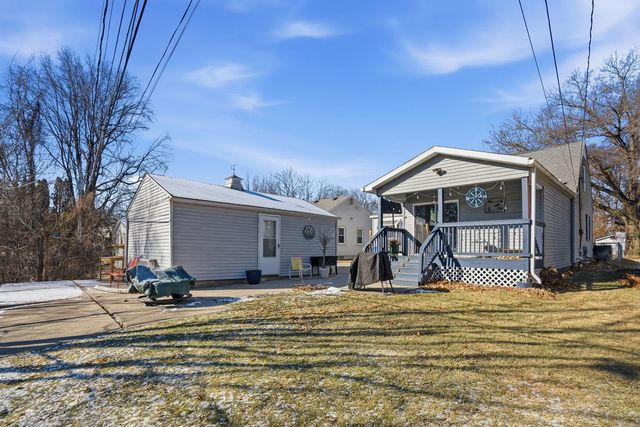 33 Blackhawk Hills Court, Rock Island, IL 61201