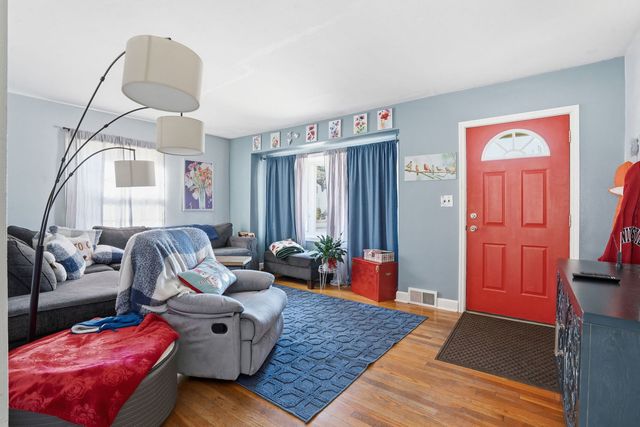 33 Blackhawk Hills Court, Rock Island, IL 61201