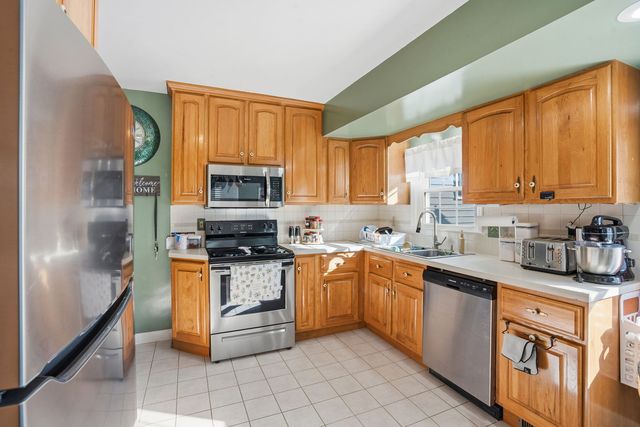 33 Blackhawk Hills Court, Rock Island, IL 61201