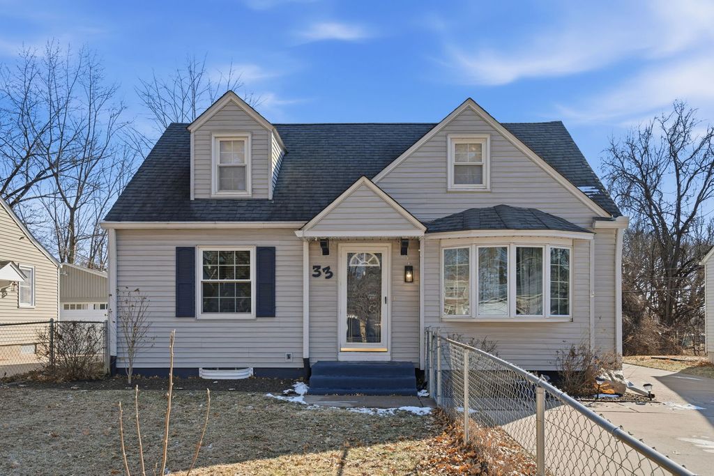 33 Blackhawk Hills Court, Rock Island, IL 61201