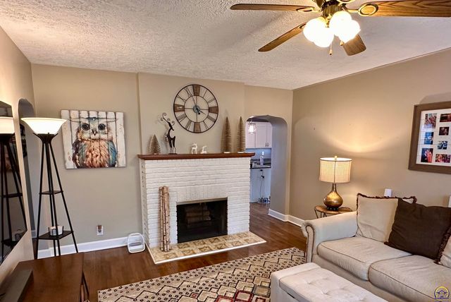 2700 SW Harland CT, Topeka, KS 66604