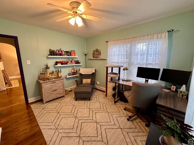 2700 SW Harland CT, Topeka, KS 66604