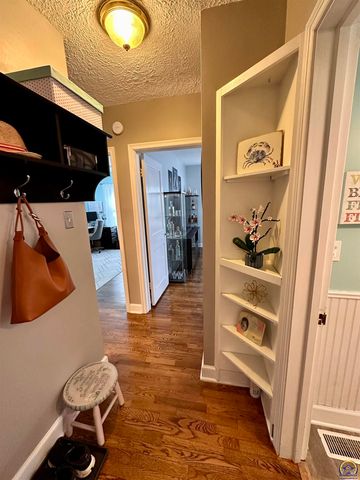 2700 SW Harland CT, Topeka, KS 66604