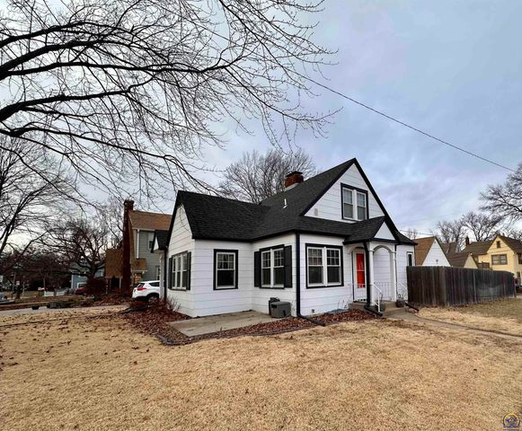 2700 SW Harland CT, Topeka, KS 66604