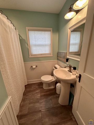 2700 SW Harland CT, Topeka, KS 66604