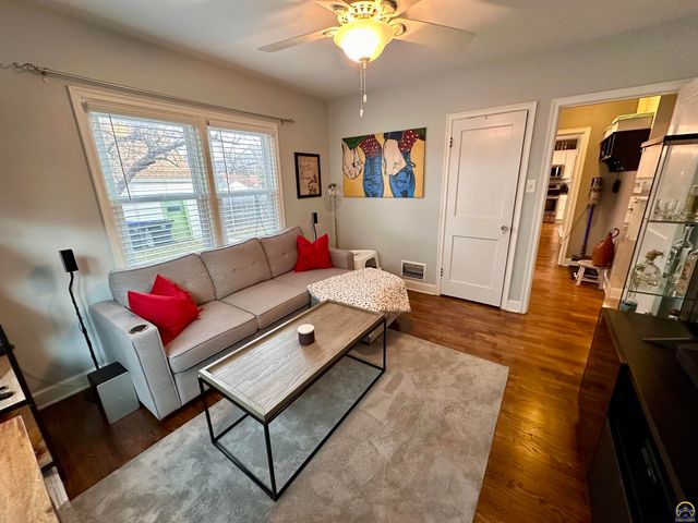 2700 SW Harland CT, Topeka, KS 66604