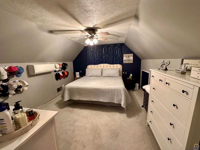 2700 SW Harland CT, Topeka, KS 66604