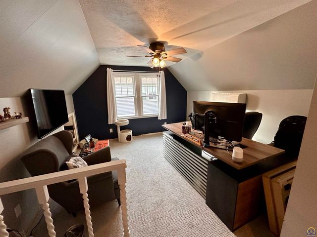 2700 SW Harland CT, Topeka, KS 66604