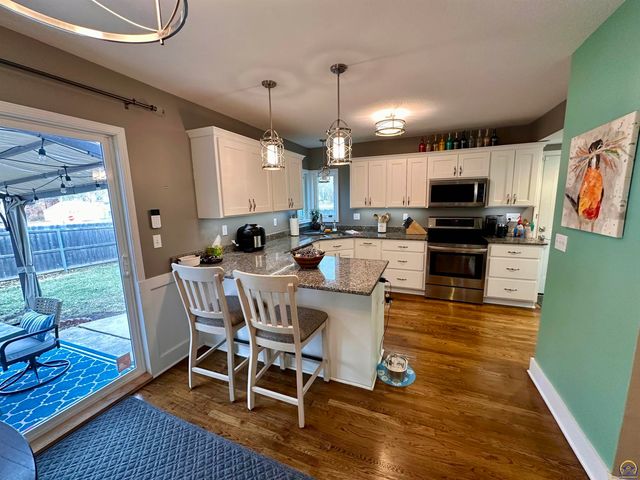 2700 SW Harland CT, Topeka, KS 66604