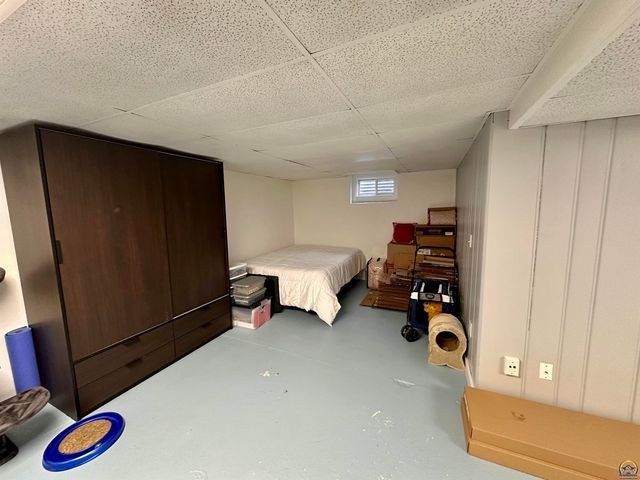 2700 SW Harland CT, Topeka, KS 66604