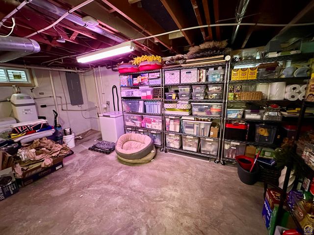 2700 SW Harland CT, Topeka, KS 66604