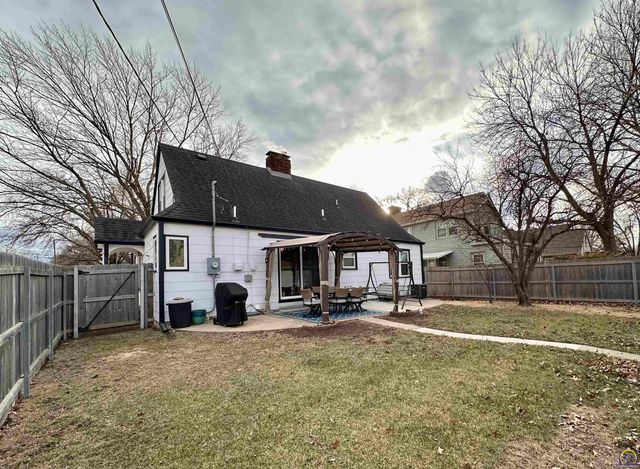 2700 SW Harland CT, Topeka, KS 66604