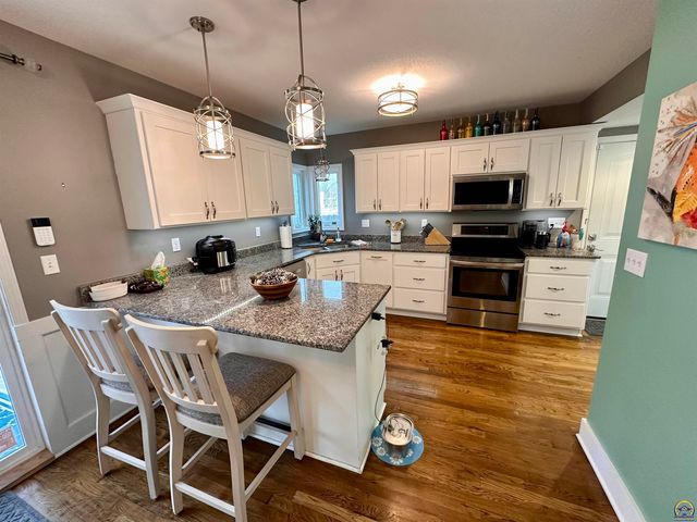 2700 SW Harland CT, Topeka, KS 66604