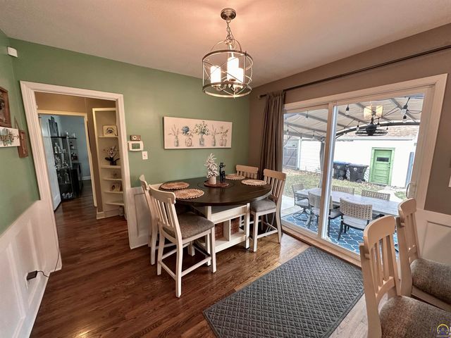 2700 SW Harland CT, Topeka, KS 66604