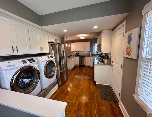 2700 SW Harland CT, Topeka, KS 66604